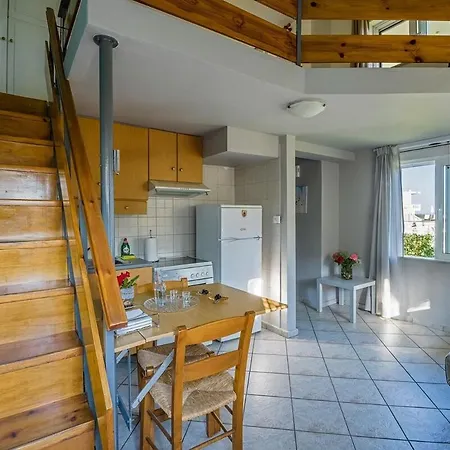 Hra & Athena Maisonette *