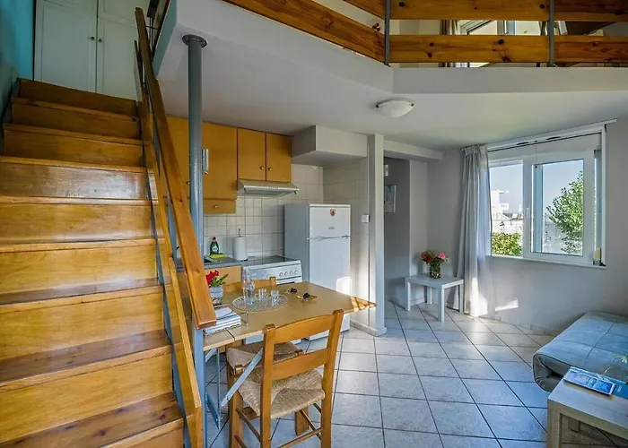 Hra & Athena Maisonette *